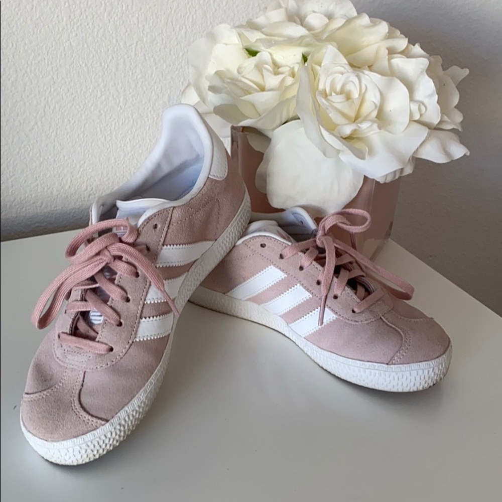Adidas Gazelle Kids 2.5 (women’s 4.5)